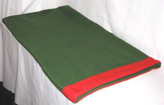 Green Red Pouch2